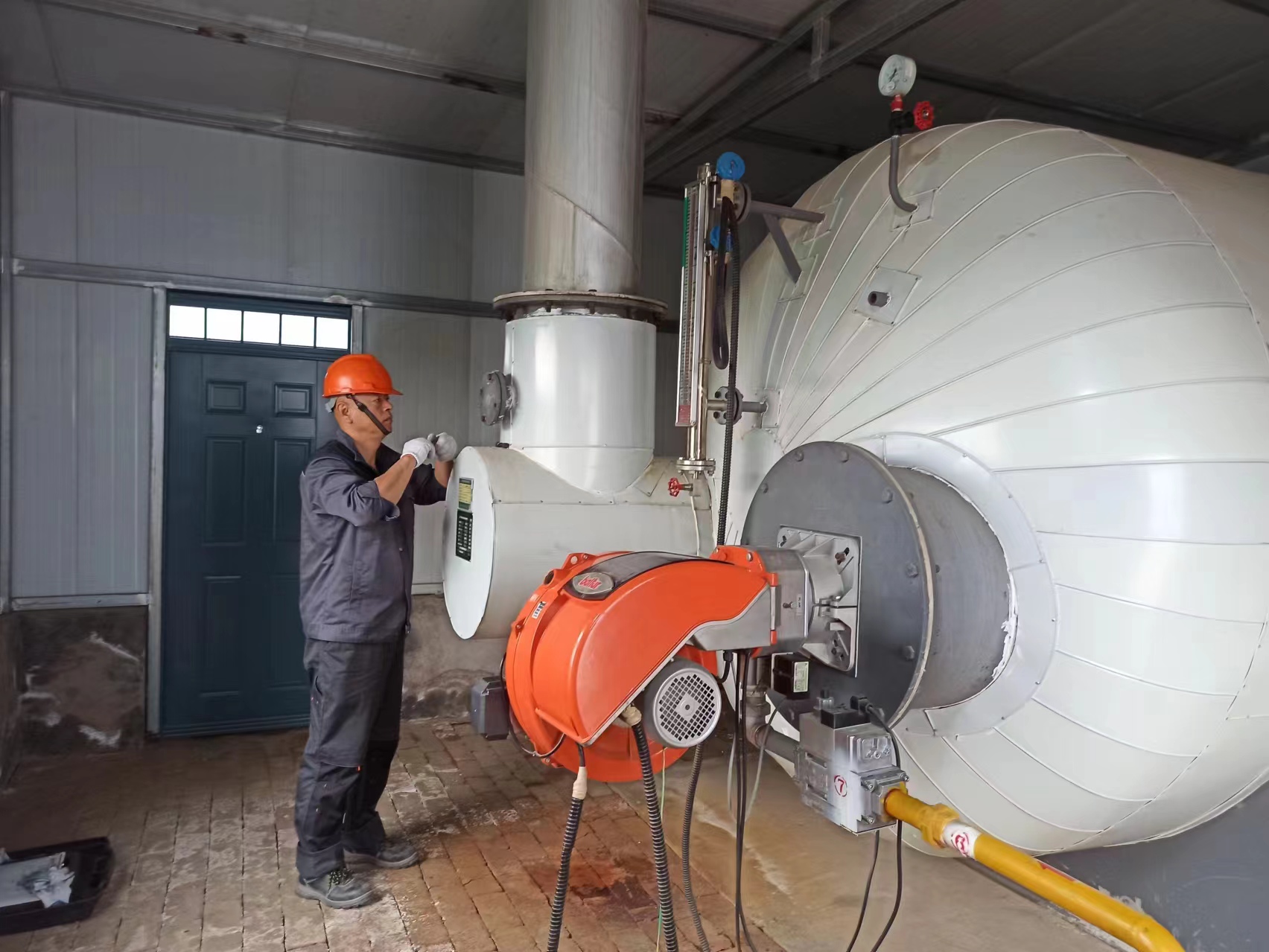 彰武某油田注氣鍋爐年度維修保養現場